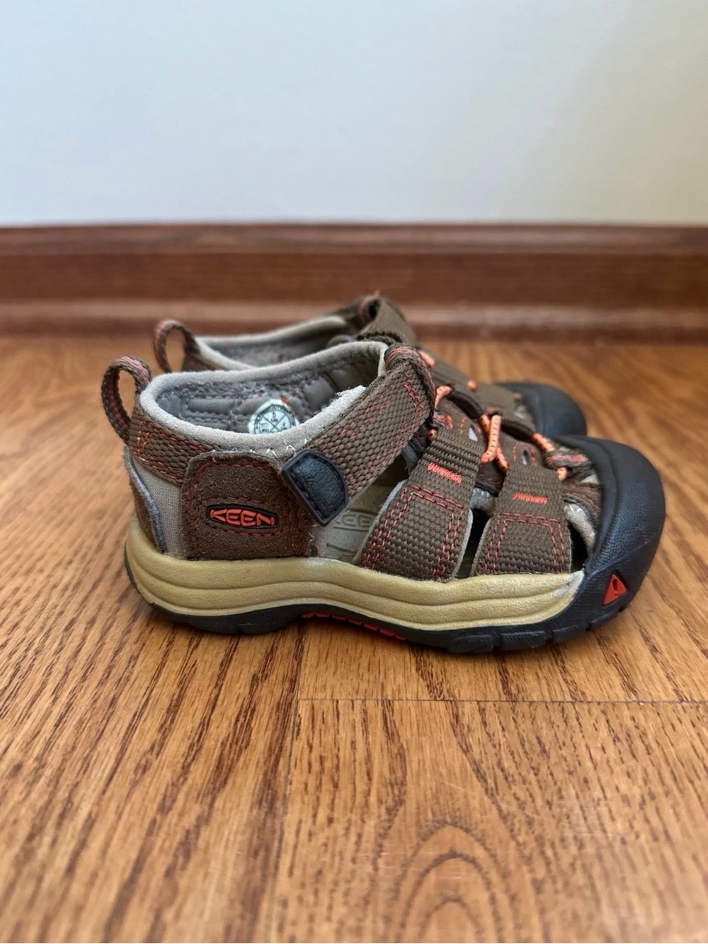 KEEN Newport Sandals Boys 5 Brown
